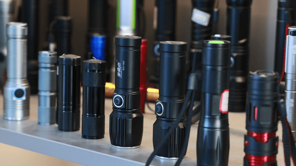 出血路！这个宁波小镇靠手电筒年捞80亿冰球突破豪华版手机版“死亡”行业里杀(图2)